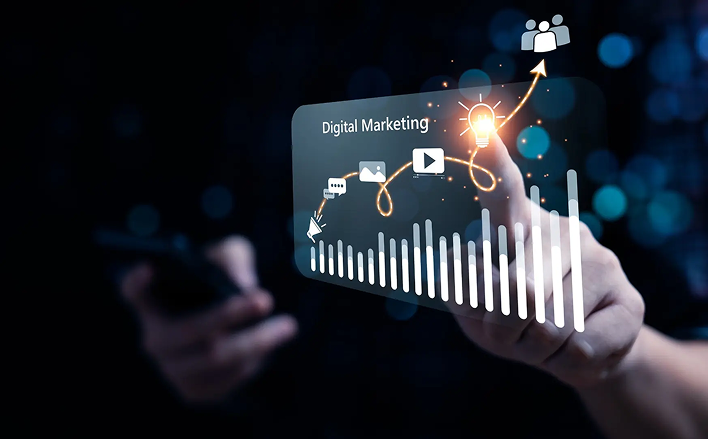 Ruka ukazujúca na digitálne rozhranie s grafmi výkonu a ikonami kampaní, symbolizujúce digitálny marketing